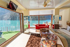 Luxus Hunza Attabad Lake Resort