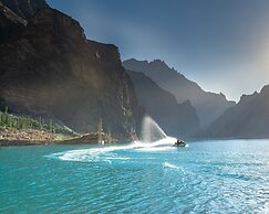 Luxus Hunza Attabad Lake Resort