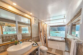 Luxus Hunza Attabad Lake Resort