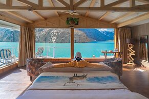 Luxus Hunza Attabad Lake Resort