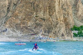 Luxus Hunza Attabad Lake Resort