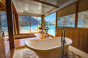 Luxus Hunza Attabad Lake Resort