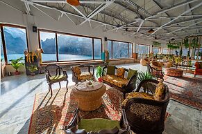 Luxus Hunza Attabad Lake Resort