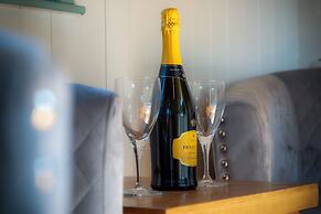 Willow - 1 Bedroom - Amroth