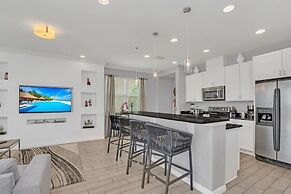 4 Bed Townhome With Private Pool Near Disney! 4 Bedroom Townhouse by R