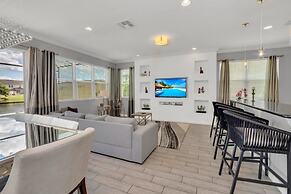 4 Bed Townhome With Private Pool Near Disney! 4 Bedroom Townhouse by R