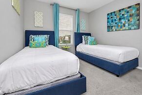 4 Bed Townhome With Private Pool Near Disney! 4 Bedroom Townhouse by R