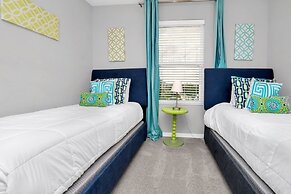 4 Bed Townhome With Private Pool Near Disney! 4 Bedroom Townhouse by R