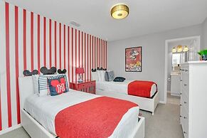 4 Bed Townhome With Private Pool Near Disney! 4 Bedroom Townhouse by R