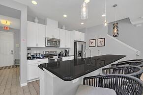 4 Bed Townhome With Private Pool Near Disney! 4 Bedroom Townhouse by R