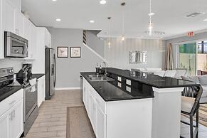 4 Bed Townhome With Private Pool Near Disney! 4 Bedroom Townhouse by R