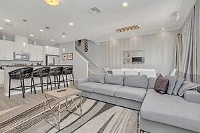 4 Bed Townhome With Private Pool Near Disney! 4 Bedroom Townhouse by R