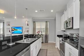 4 Bed Townhome With Private Pool Near Disney! 4 Bedroom Townhouse by R