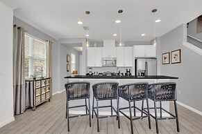 4 Bed Townhome With Private Pool Near Disney! 4 Bedroom Townhouse by R