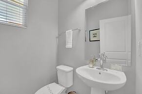 4 Bed Townhome With Private Pool Near Disney! 4 Bedroom Townhouse by R