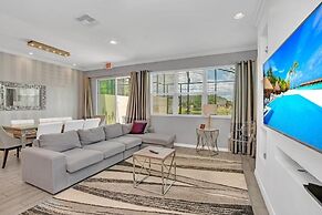 4 Bed Townhome With Private Pool Near Disney! 4 Bedroom Townhouse by R