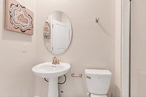 Monopoly Fun Storey Lake Resort 6 Bed Star Home! 6 Bedroom Villa by Re