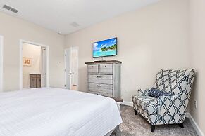 Monopoly Fun Storey Lake Resort 6 Bed Star Home! 6 Bedroom Villa by Re