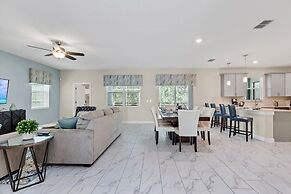 Monopoly Fun Storey Lake Resort 6 Bed Star Home! 6 Bedroom Villa by Re