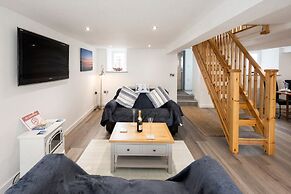 Beach Side House in Beautiful Borth