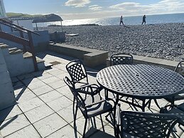 Beach Side House in Beautiful Borth