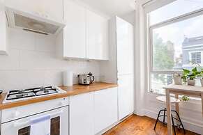 Contemporary 1 Bedroom Apartment in Heart of Shepherds Bush