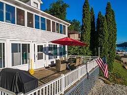 Cottage on Big Pine Island Lake
