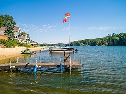 Cottage on Big Pine Island Lake