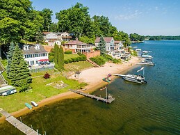 Cottage on Big Pine Island Lake