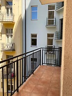 Large 3 Bedroom Family Apartment With Balcony