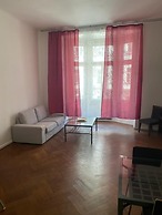 Large 3 Bedroom Family Apartment With Balcony