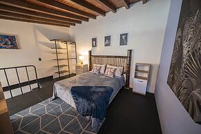 HOLT - Astorga Gardens - The African