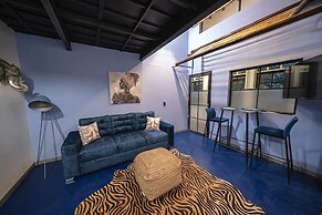 HOLT - Astorga Gardens - The African