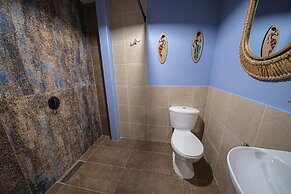 HOLT - Astorga Gardens - The African