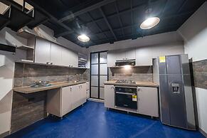 HOLT - Astorga Gardens - The African