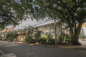 HOLT - Astorga Gardens - The African