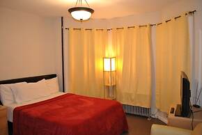 L 3 Downtown Newark Guesthouse