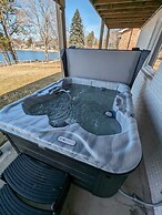Stone Ledge Lake Getaway