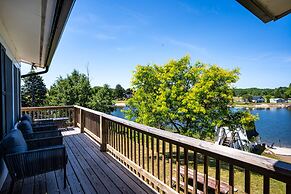 Stone Ledge Lake Getaway