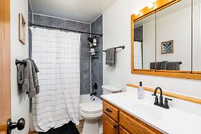 Stone Ledge Lake Getaway