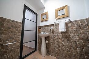 HOLT - Astorga Gardens - The Egyptian