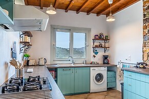 Charming 1-bed House in Stafylos