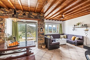 Charming 1-bed House in Stafylos
