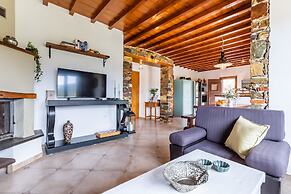 Charming 1-bed House in Stafylos