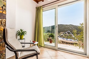 Charming 1-bed House in Stafylos