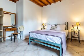 Charming 1-bed House in Stafylos