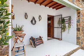 Charming 1-bed House in Stafylos