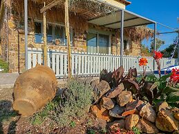 Charming 1-bed House in Stafylos