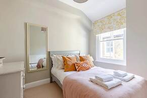 Luxuriously Designed 3 Bedroom Apartment in Clapham