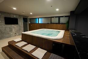 Marinus Beach Hotel